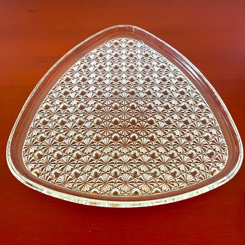 Vintage Daisy Button Anchor Hocking Clear Glass Triangle Snack Plate Ser…